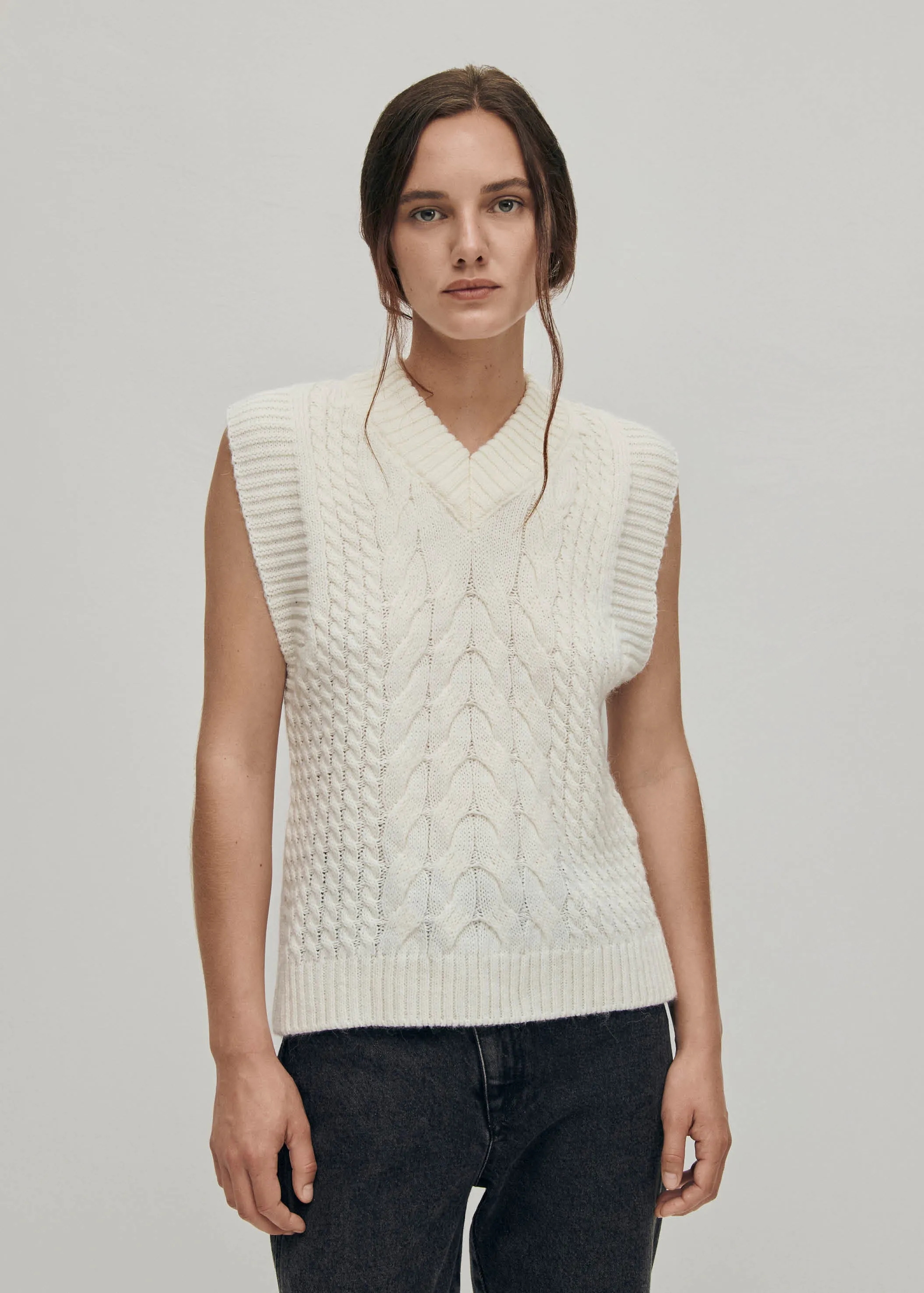 Cosy White Tricot Vest