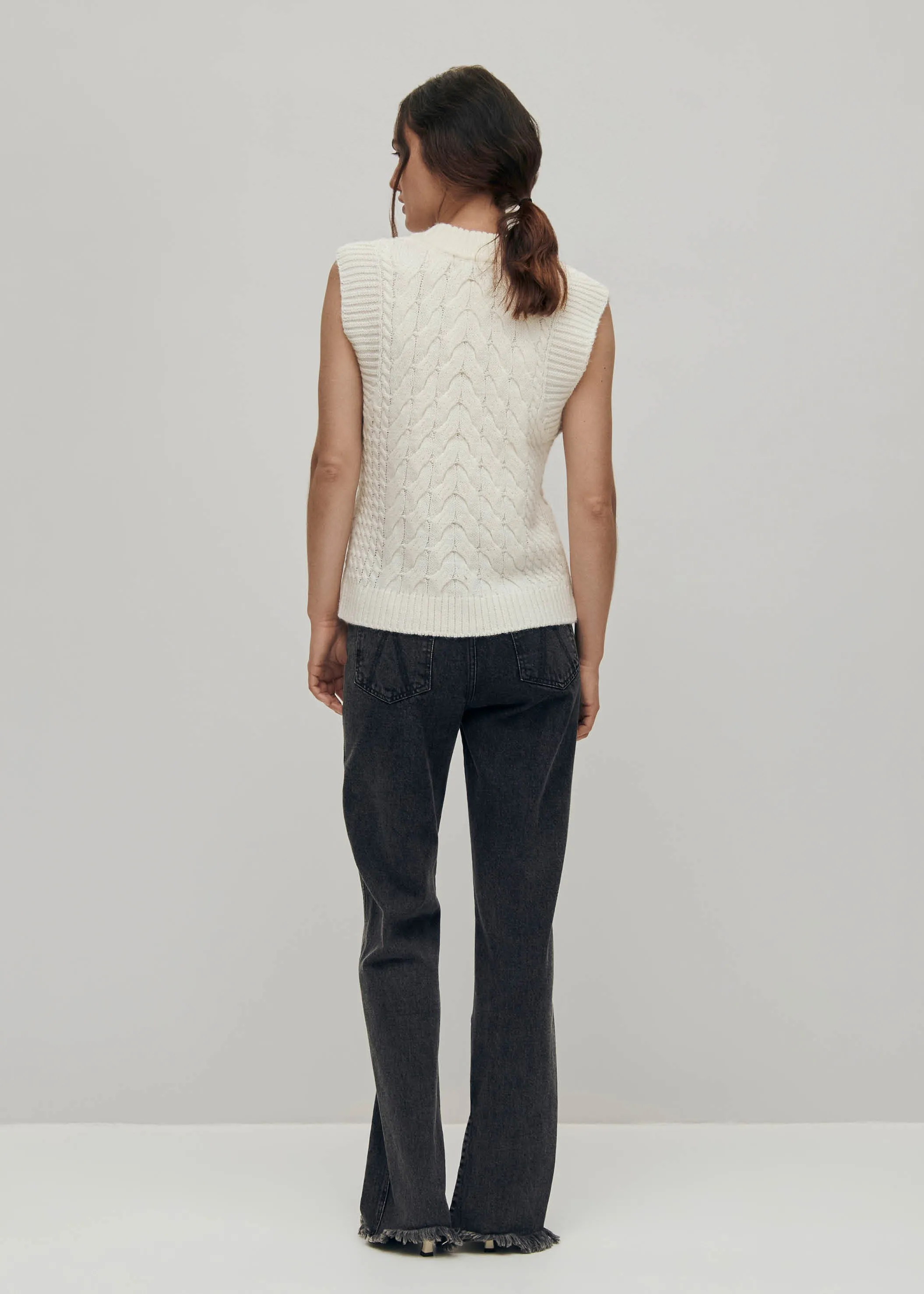 Cosy White Tricot Vest