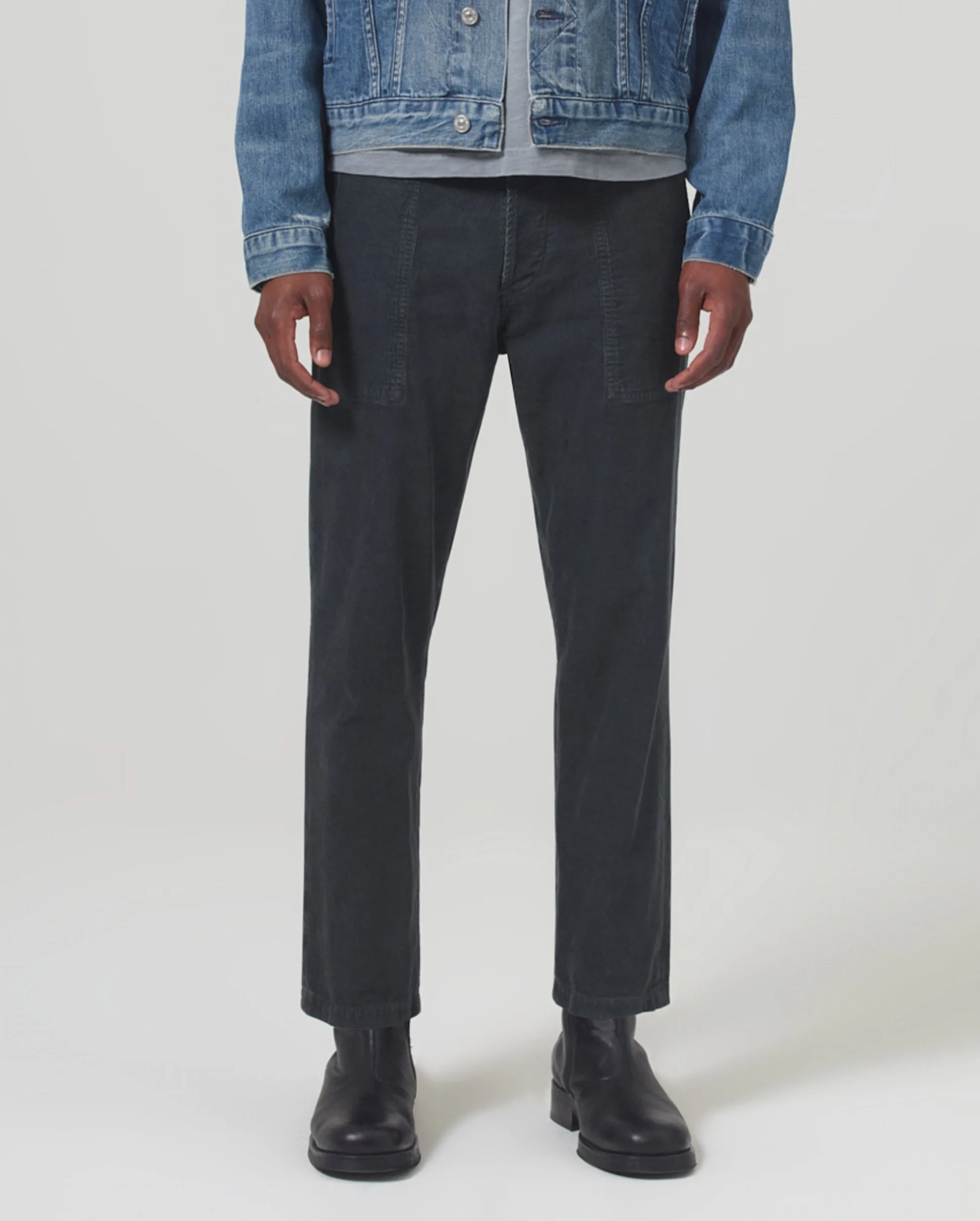 FINN RELAXED TROUSER CORDUROY / CHARRED CEDAR