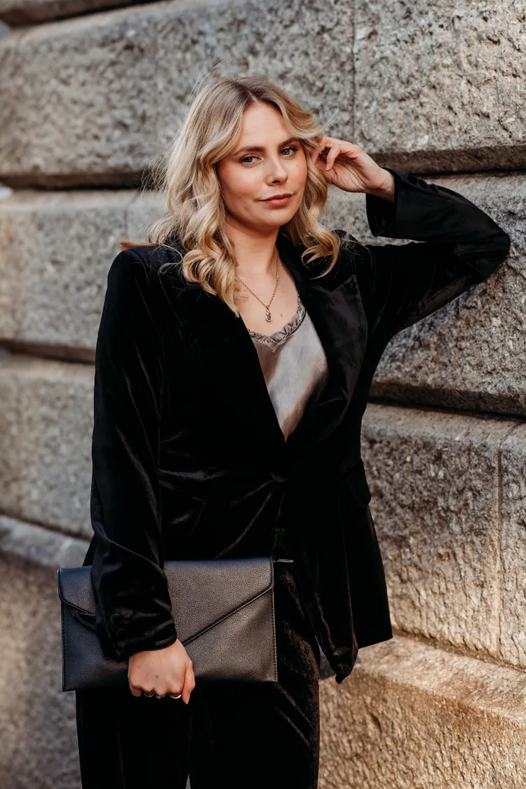 Jackie Velvet Blazer | Black