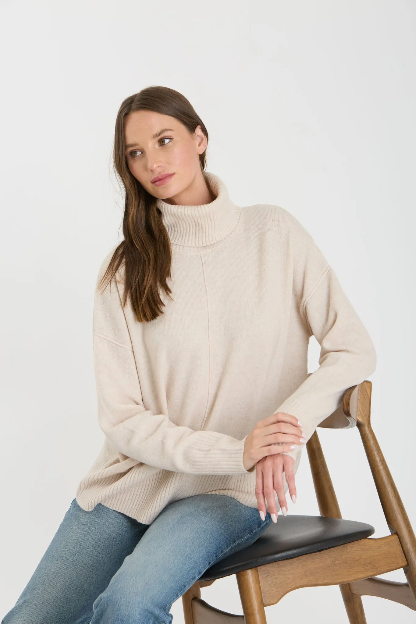 TURTLENECK FRONT SEAM KNIT PULLOVER SWEATER