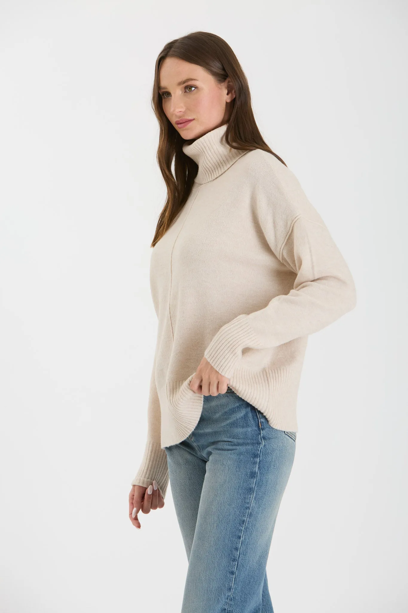 TURTLENECK FRONT SEAM KNIT PULLOVER SWEATER