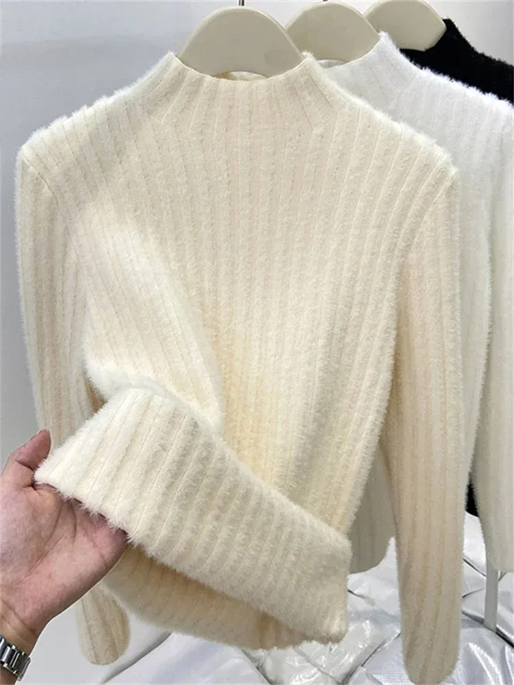 Women's Elegant Lined Wool Knitted Turtleneck Jumper | Ideal for Autumn/Winter